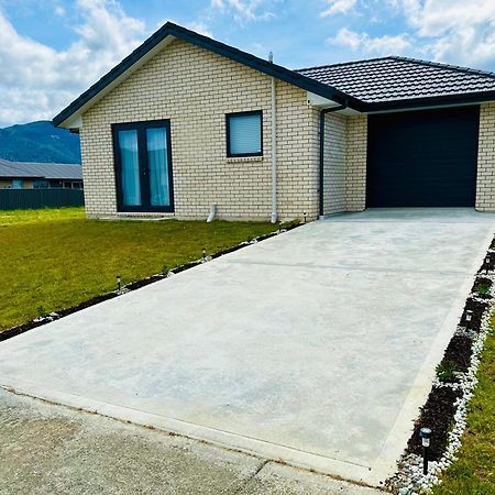 Holiday Home In Beautiful Те-Анау Экстерьер фото