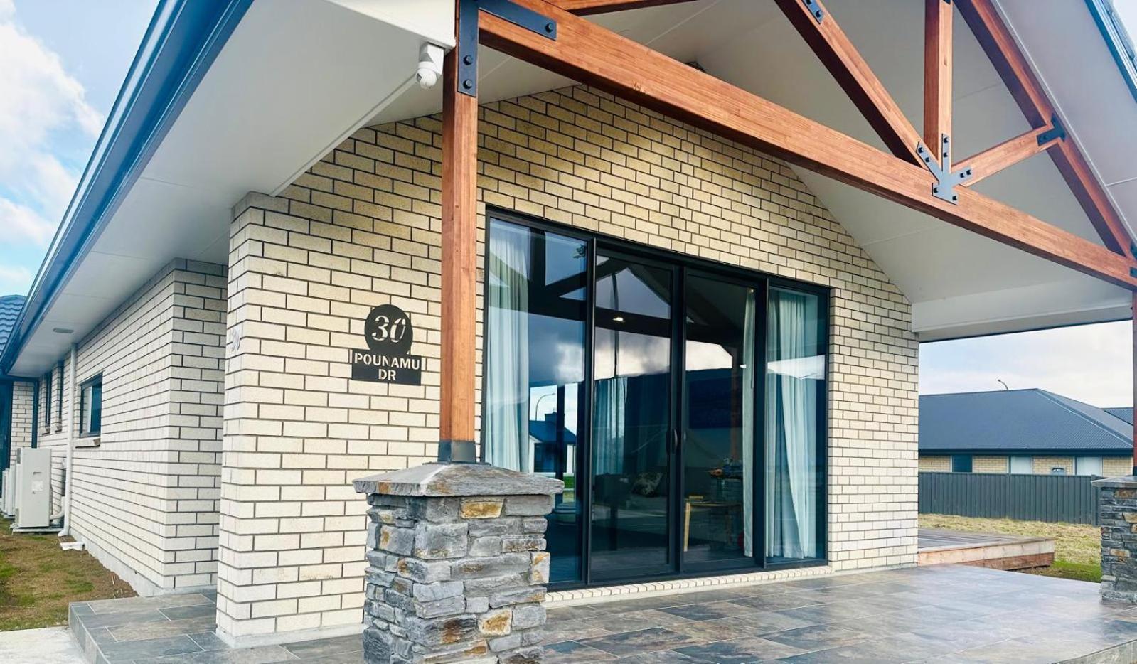 Holiday Home In Beautiful Те-Анау Экстерьер фото